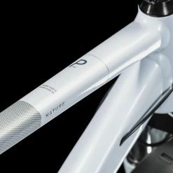 Titelseite -Trekkingräder Verkäufe az Cube Nature Pro Allroad 2 frostwhitengrey 226713